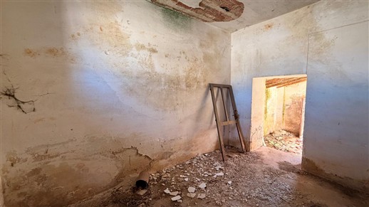 Corpo Di Trulli Con Fabbricati